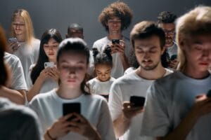 Read more about the article Am I Addicted to My Phone? A Practical Self-Check Without the Drama